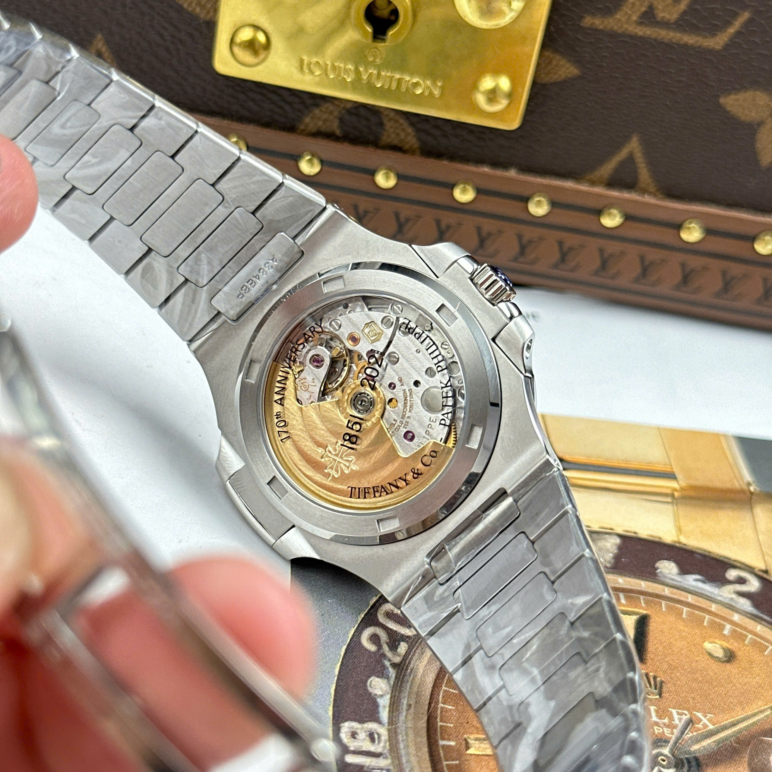 Patek Philippe Nautilus 5712 Good Imitation Watch Blue Tiffany Stainless Steel BBF Factory 40mm (2)