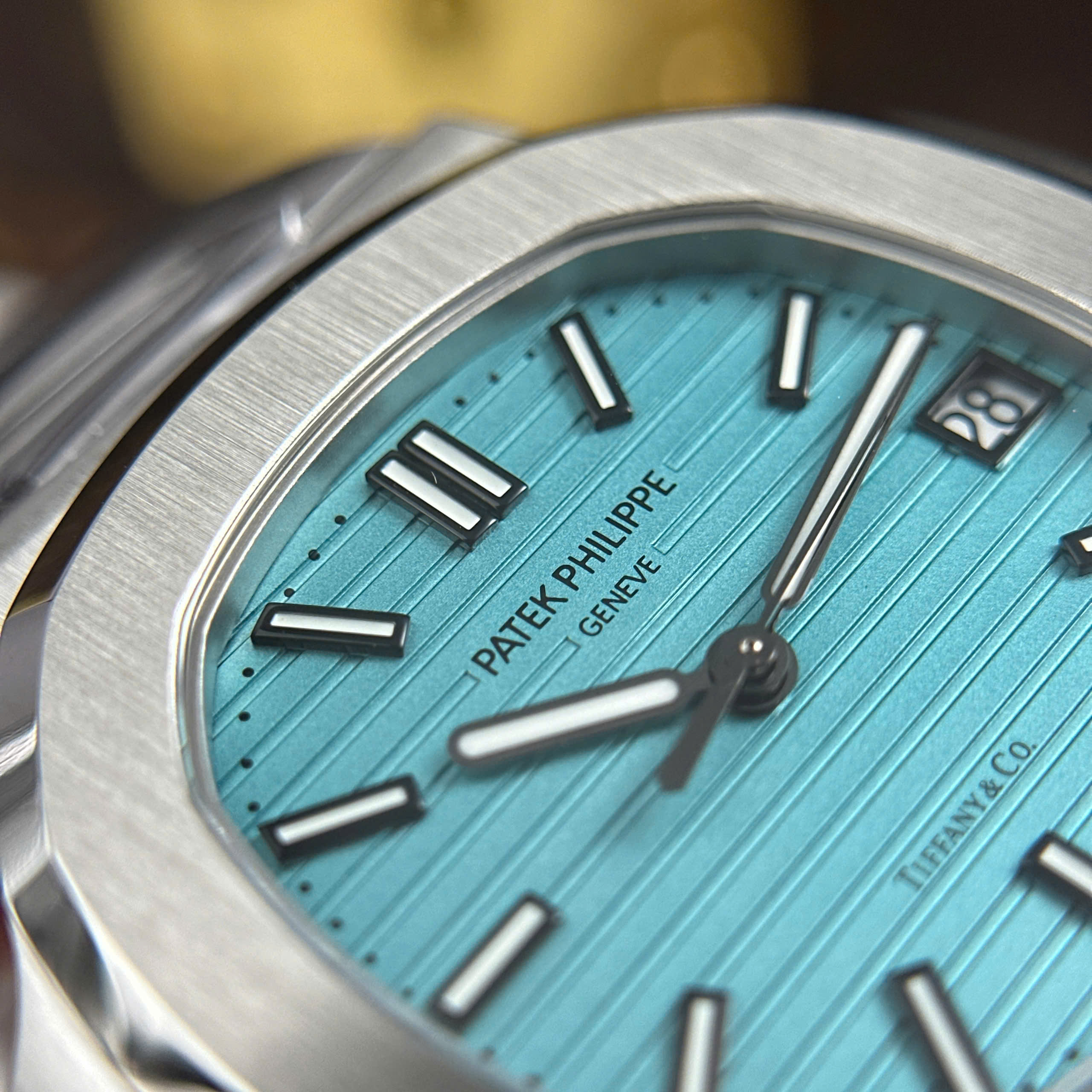 Patek Philippe Nautilus 5712 Good Imitation Watch Blue Tiffany Stainless Steel BBF Factory 40mm (7)