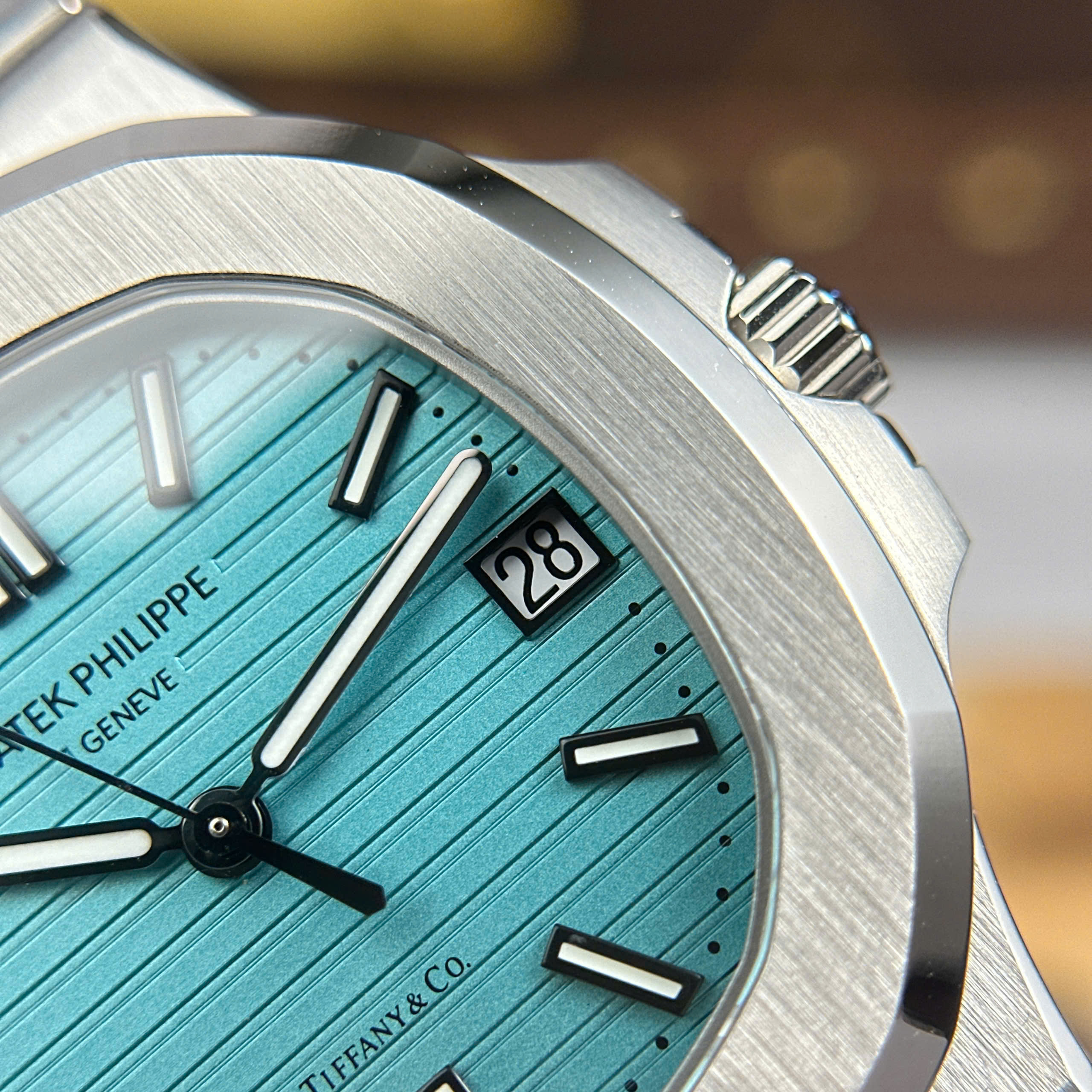 Patek Philippe Nautilus 5712 Good Imitation Watch Blue Tiffany Stainless Steel BBF Factory 40mm (8)