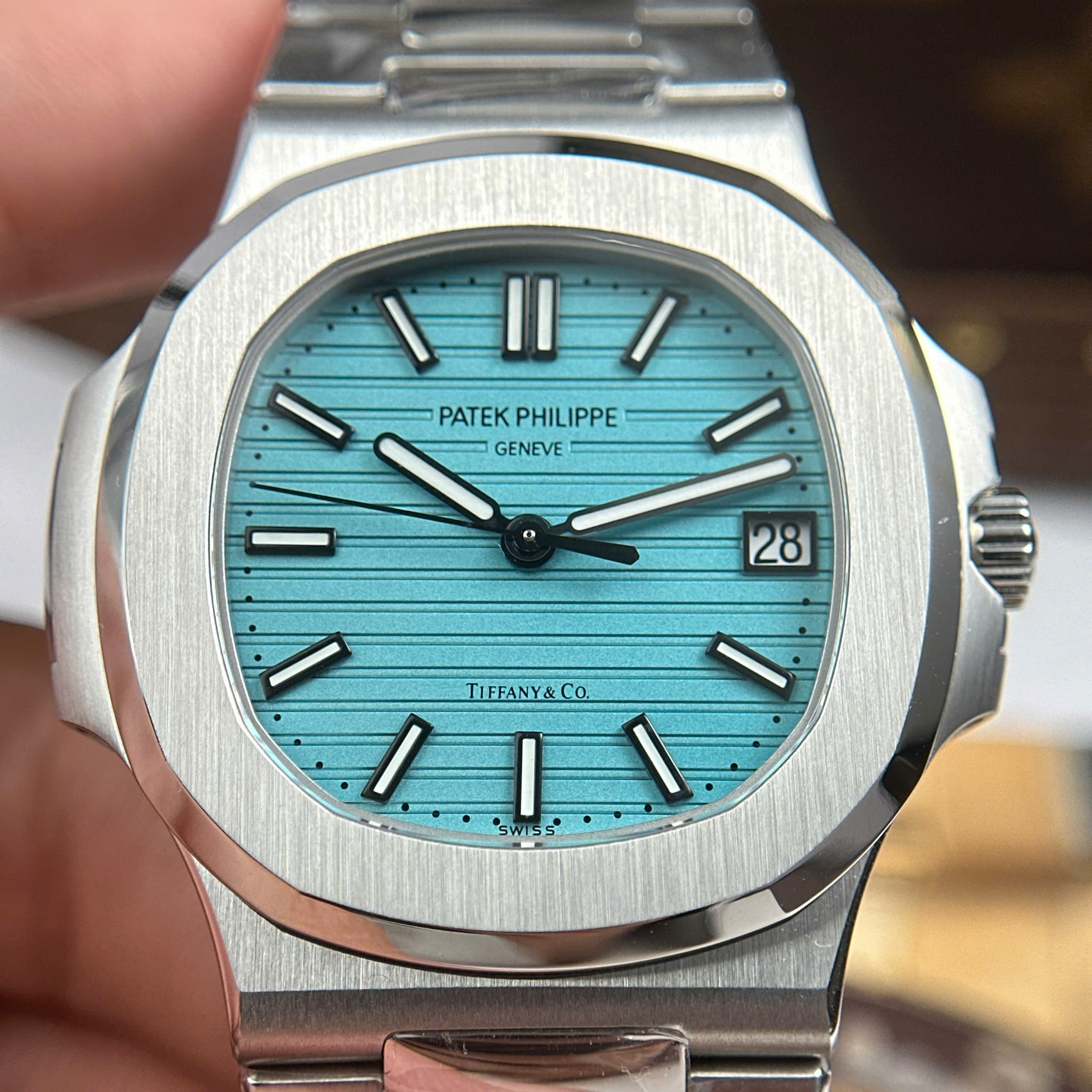Patek Philippe Nautilus 5712 Good Imitation Watch Blue Tiffany Stainless Steel BBF Factory 40mm (9)