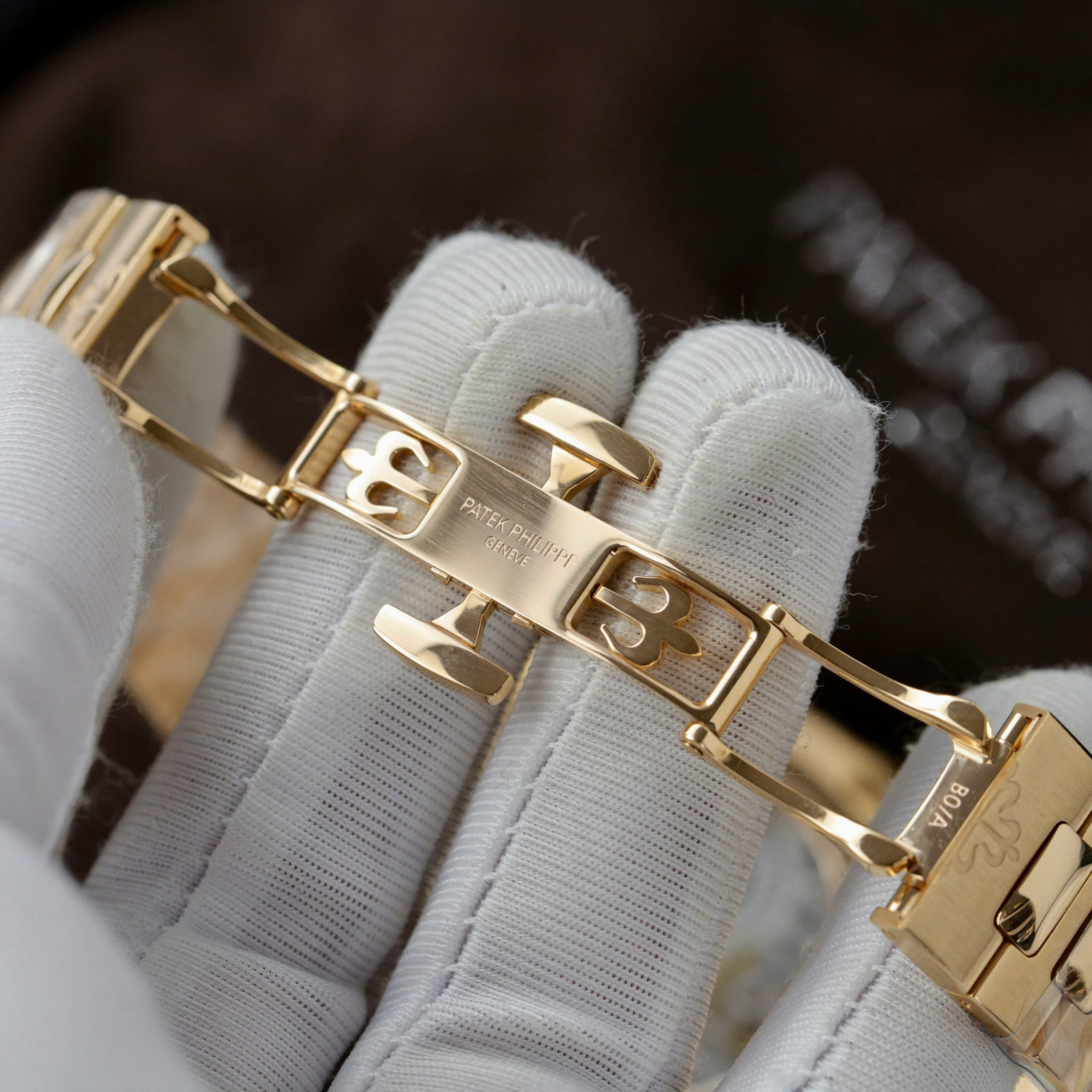 Patek Philippe Nautilus 5712R Imitation Luxury Watches 18K Gold Wrapped Custom Full Options Like Authentic 40mm (3)