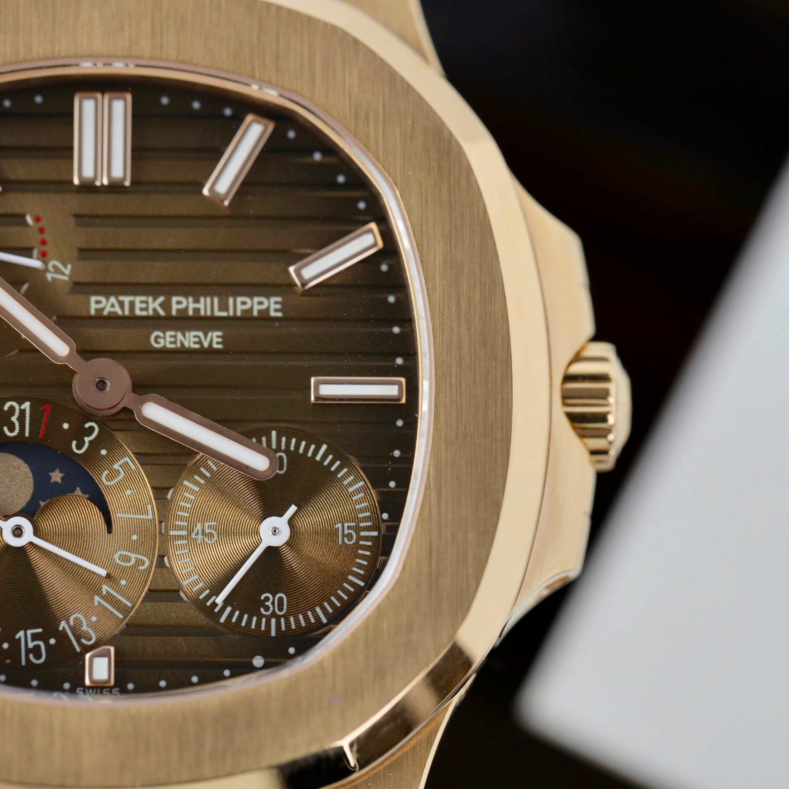 Patek Philippe Nautilus 5712R Imitation Luxury Watches 18K Gold Wrapped Custom Full Options Like Authentic 40mm (8)