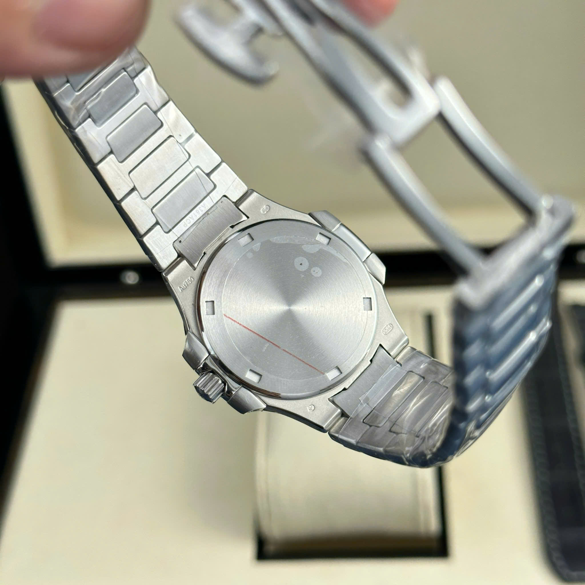 Patek Philippe Nautilus 7010 Imitation Luxury Watch White Dial Rhinestone Bezel 2 Bands Quartz Movement GR Factory 32mm (2)