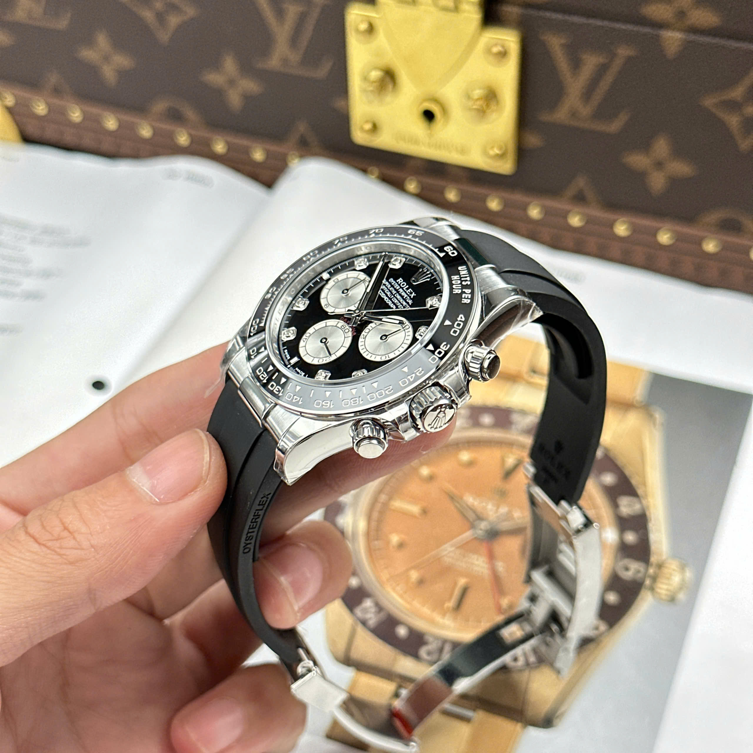 Rolex Cosmograph Daytona 126519LN Best Quality Replica Watch Black Dial Rhinestone Hours Clean Factory 40mm (11)