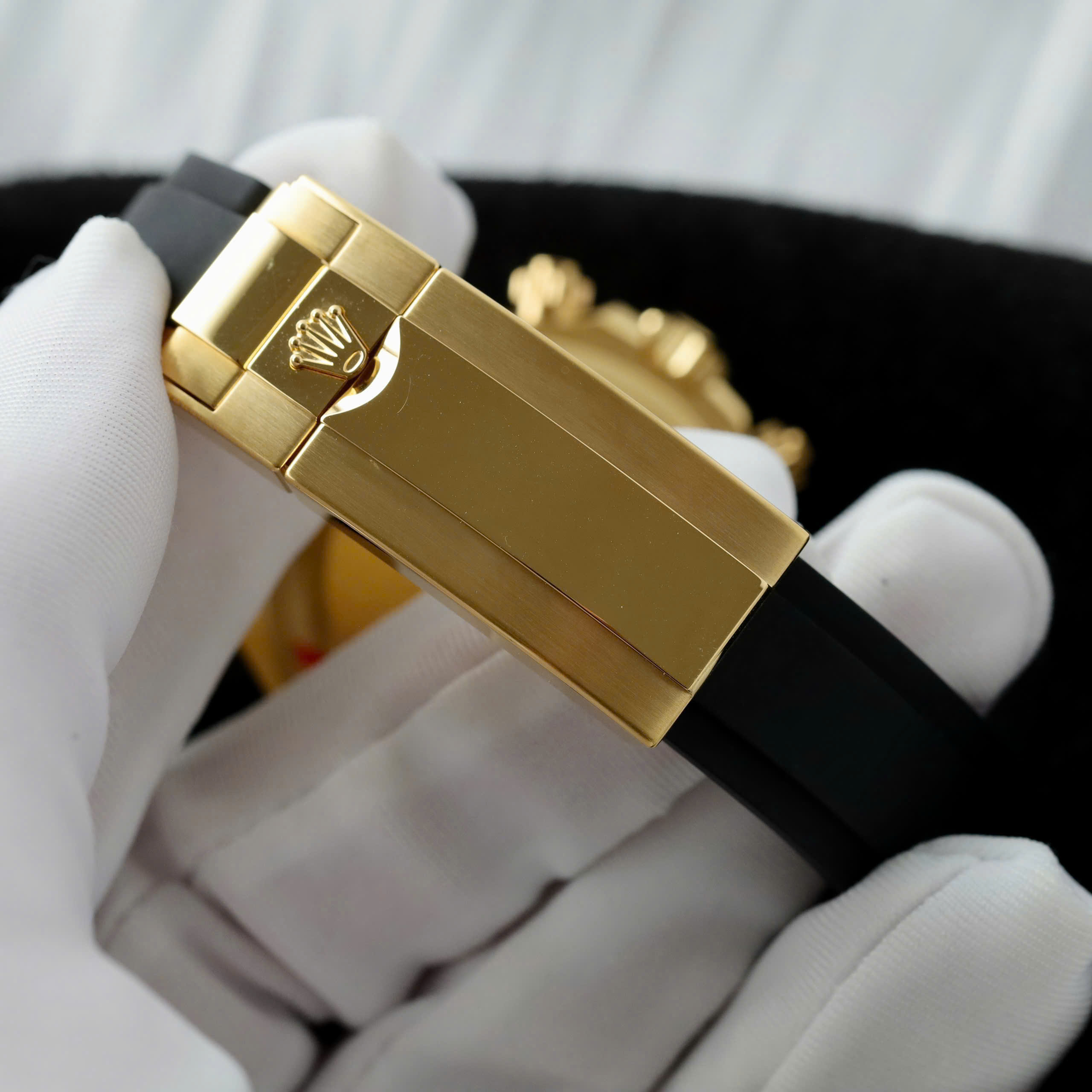 Rolex Cosmograph Daytona Best Replica Watch 18K Gold Wrapped Black Dial Rhinestone Hours 40mm (1)