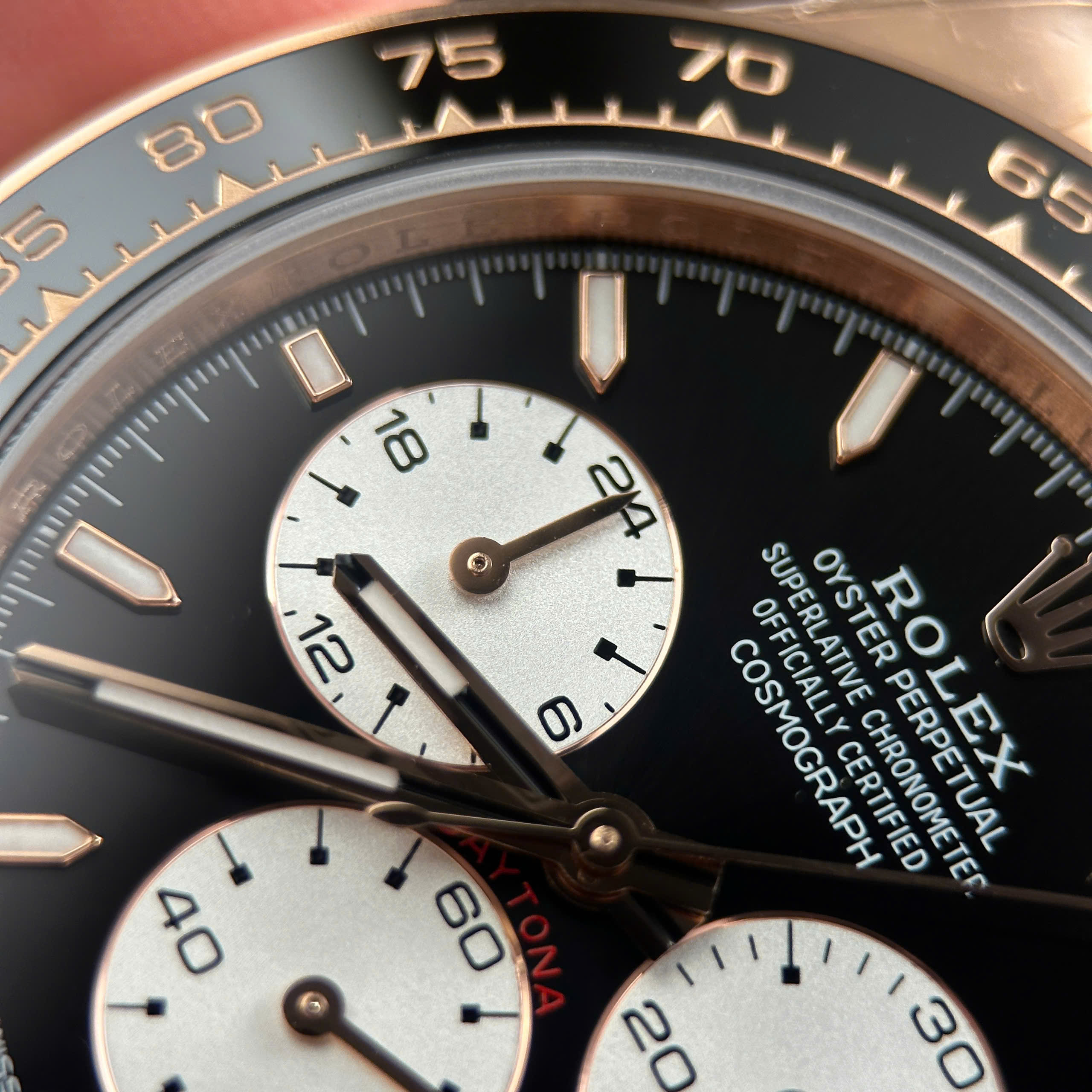 Rolex Cosmograph Daytona “Le Mans” 126525LN Imitaiton Watch Rose Gold Plate Black Dial Gain Weight QF Factory 40mm (12)