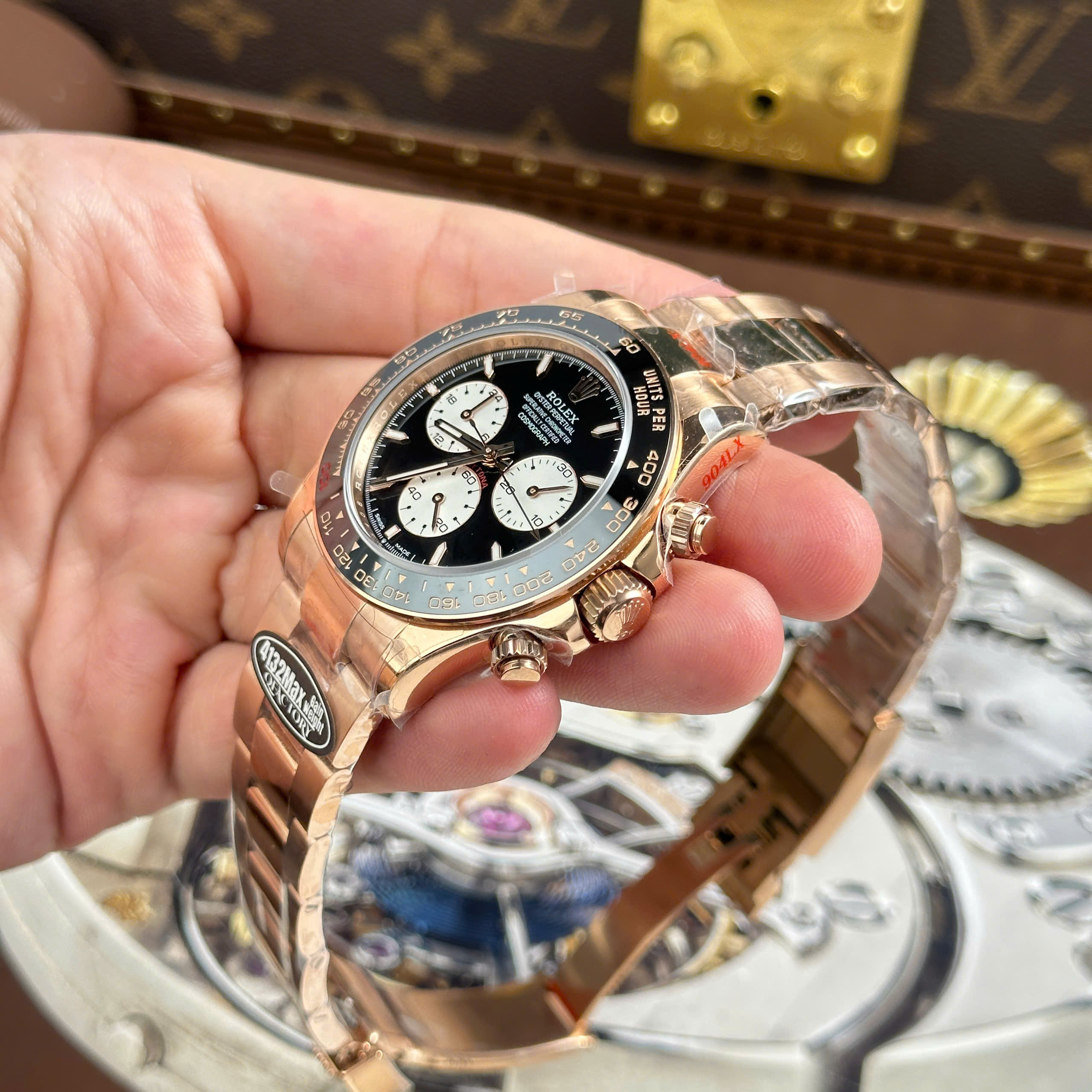 Rolex Cosmograph Daytona “Le Mans” 126525LN Imitaiton Watch Rose Gold Plate Black Dial Gain Weight QF Factory 40mm (16)