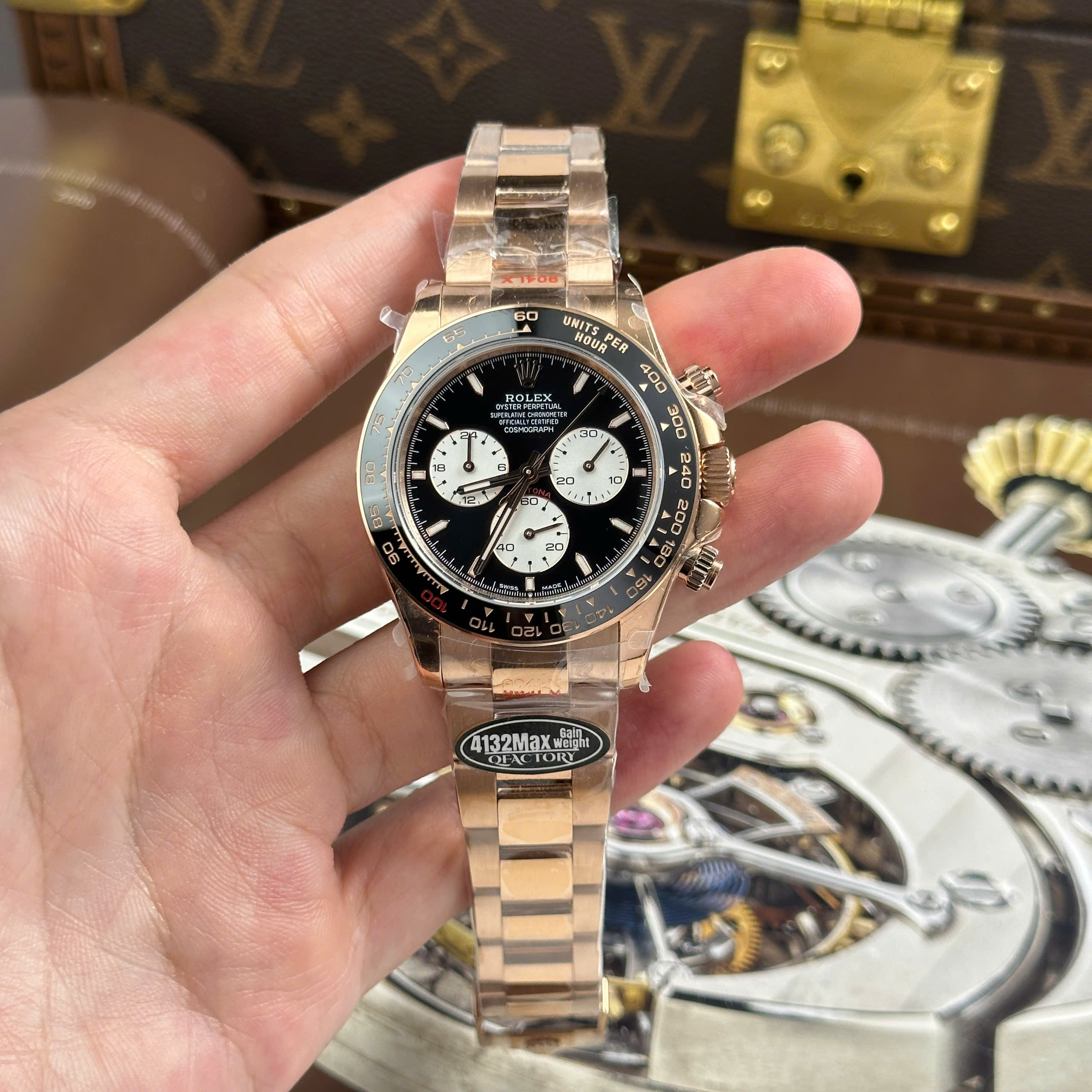 Rolex Cosmograph Daytona “Le Mans” 126525LN Imitaiton Watch Rose Gold Plate Black Dial Gain Weight QF Factory 40mm (18)