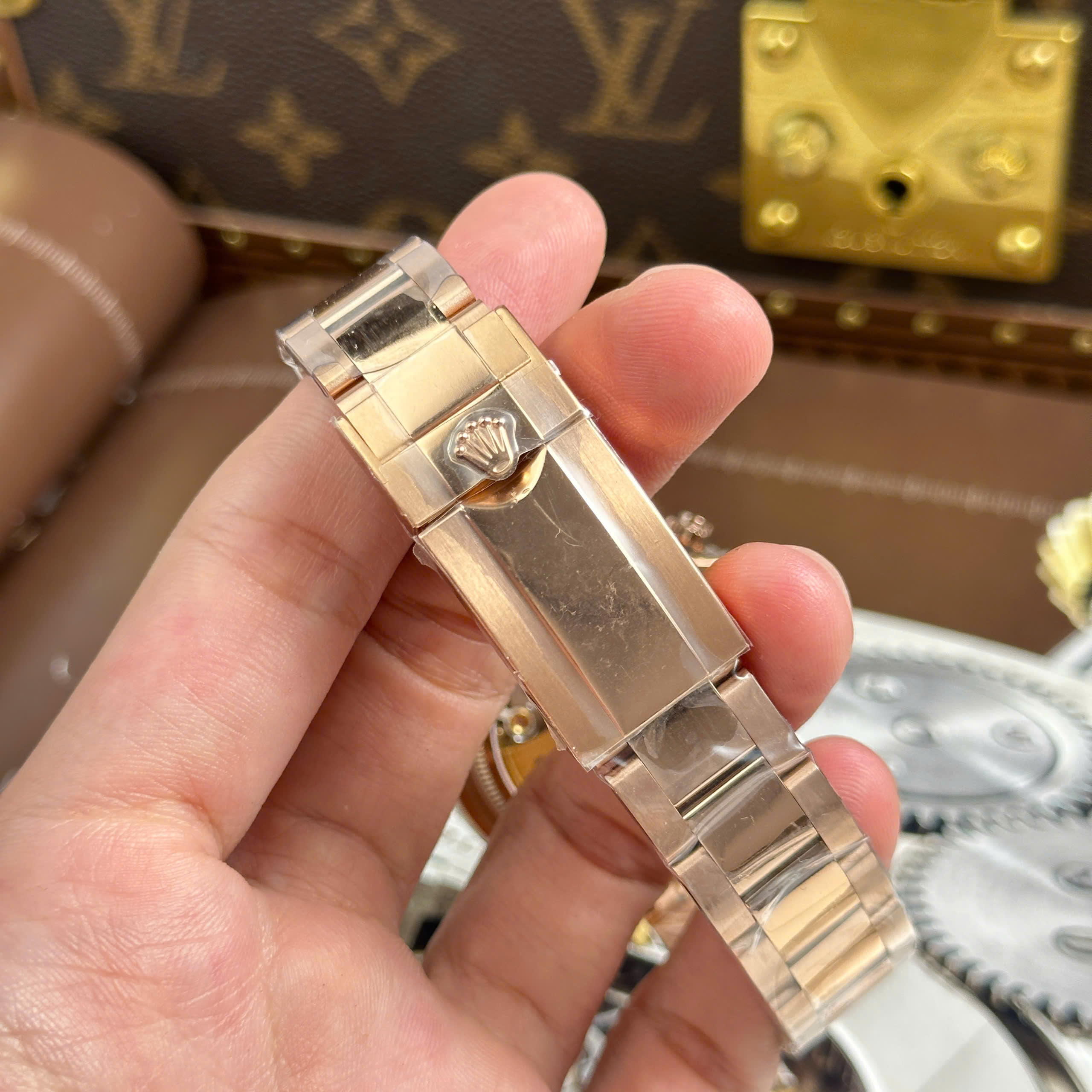 Rolex Cosmograph Daytona “Le Mans” 126525LN Imitaiton Watch Rose Gold Plate Black Dial Gain Weight QF Factory 40mm (3)