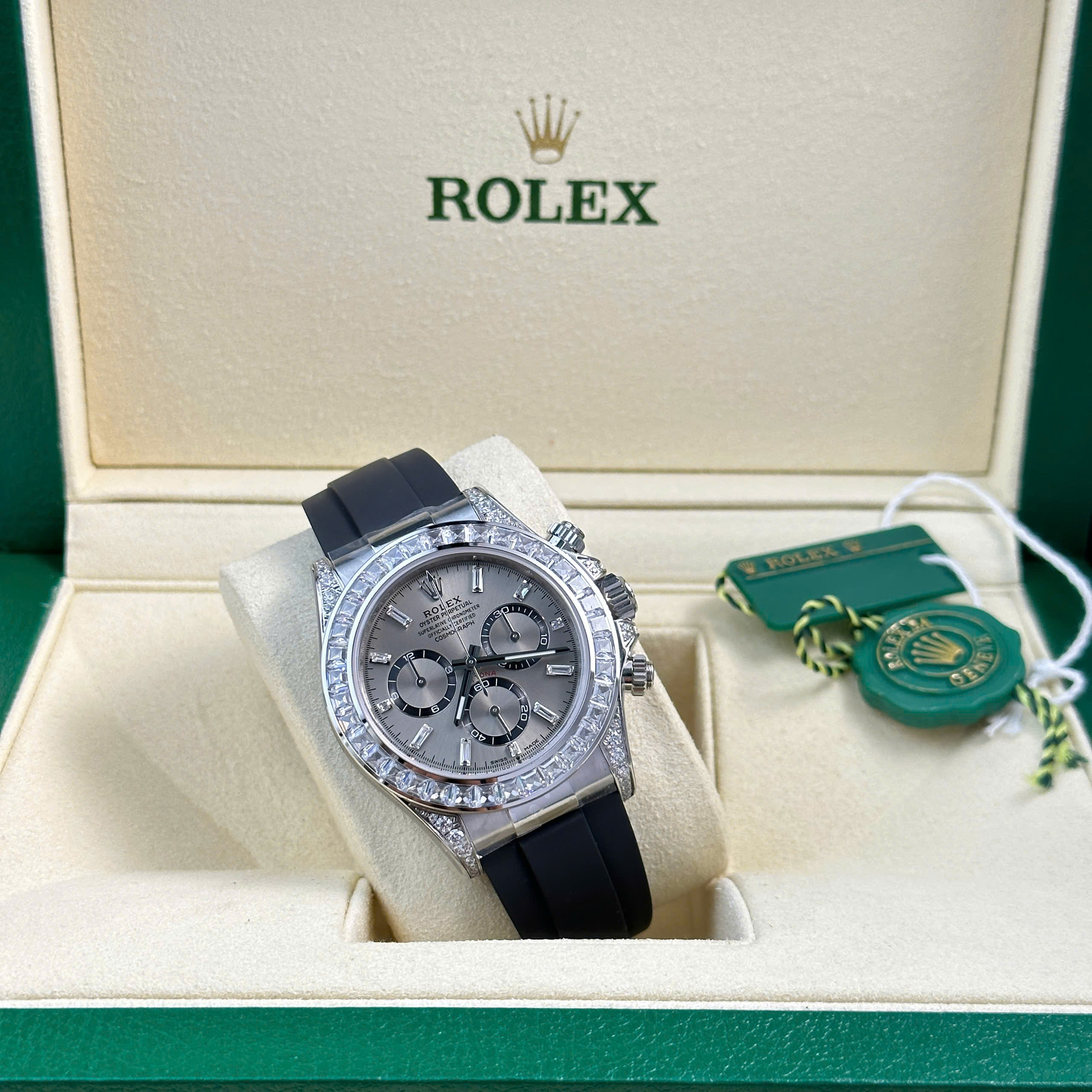Rolex Daytona 126539TBR Imitaiton Watch Rhinestone Bezel Grey Dial Oysterflex Bands 40mm (11)