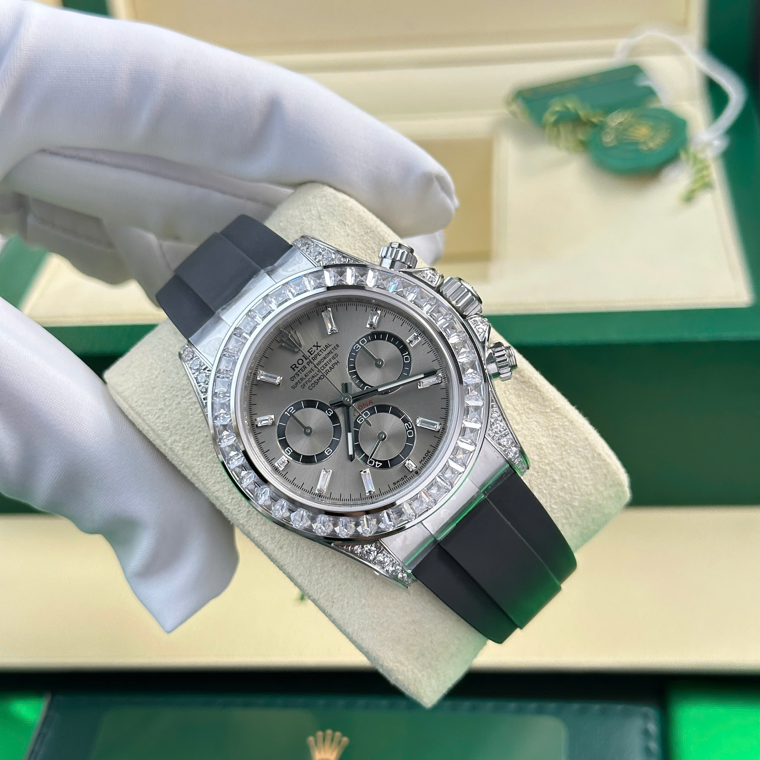 Rolex Daytona 126539TBR Imitaiton Watch Rhinestone Bezel Grey Dial Oysterflex Bands 40mm (9)
