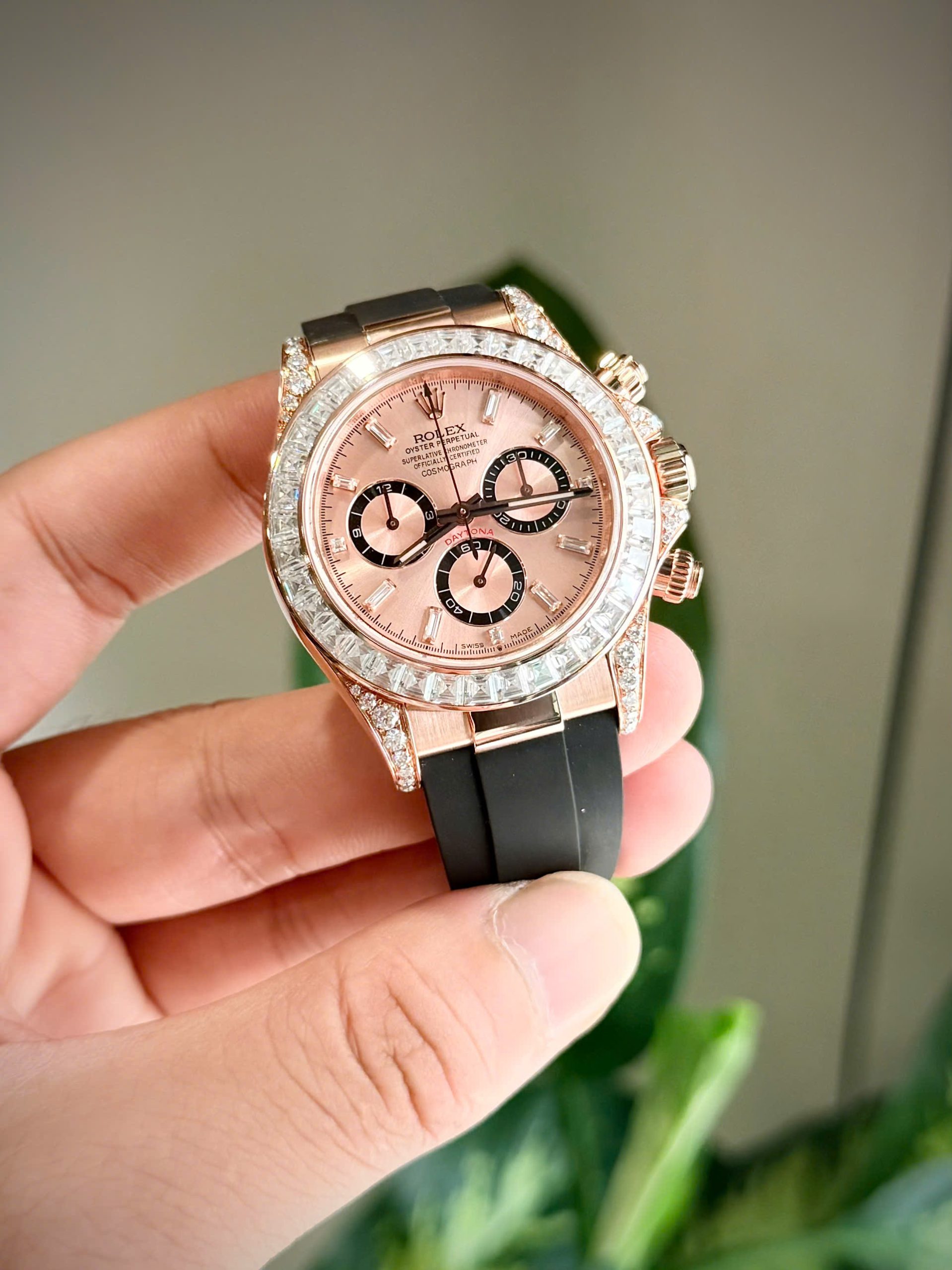 Rolex Daytona Good Imitation Watch Rose Gold Wrapped Bezel Diamond Moissanite Sundust Dial 40mm (3)