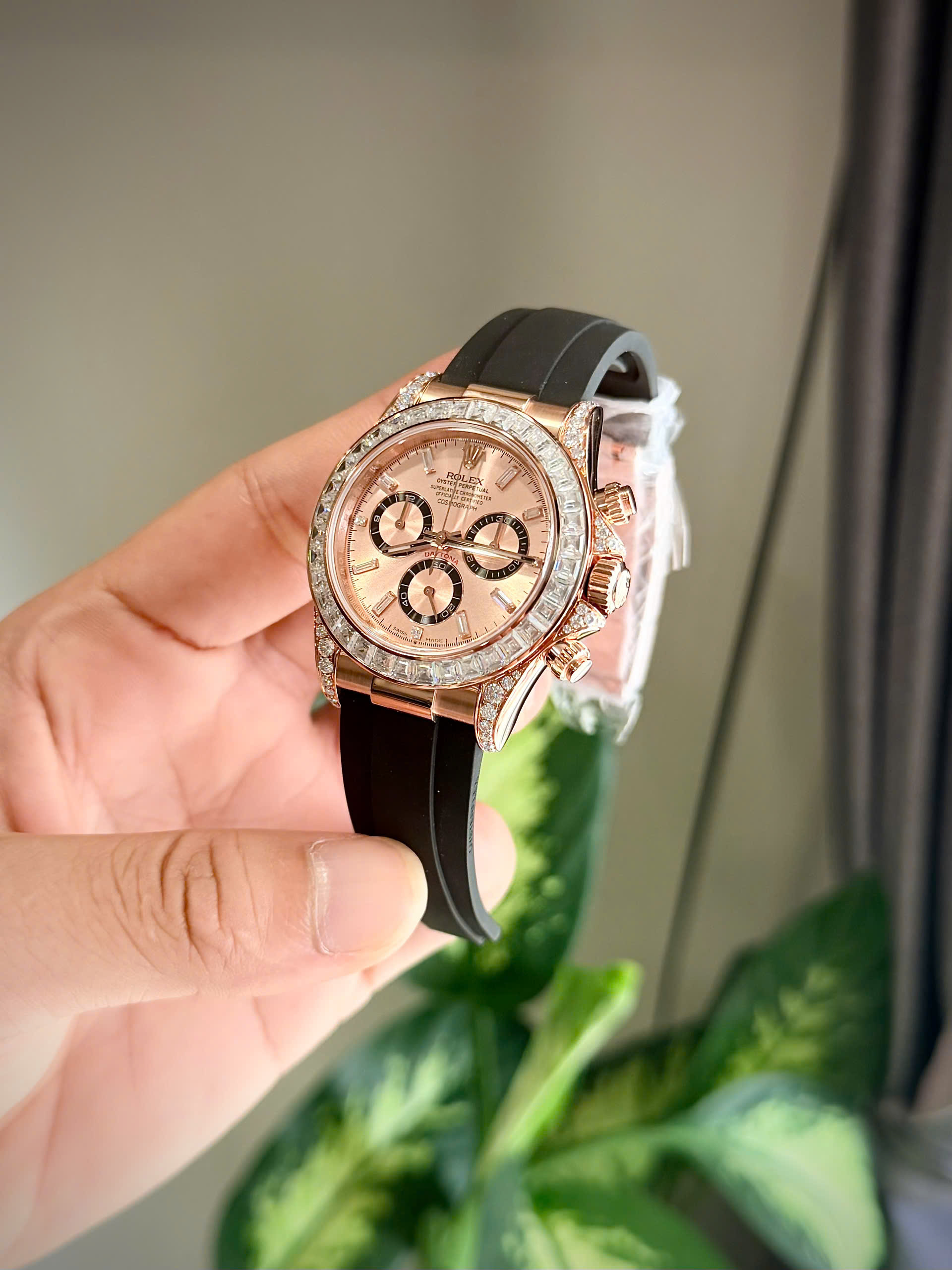 Rolex Daytona Good Imitation Watch Rose Gold Wrapped Bezel Diamond Moissanite Sundust Dial 40mm (4)