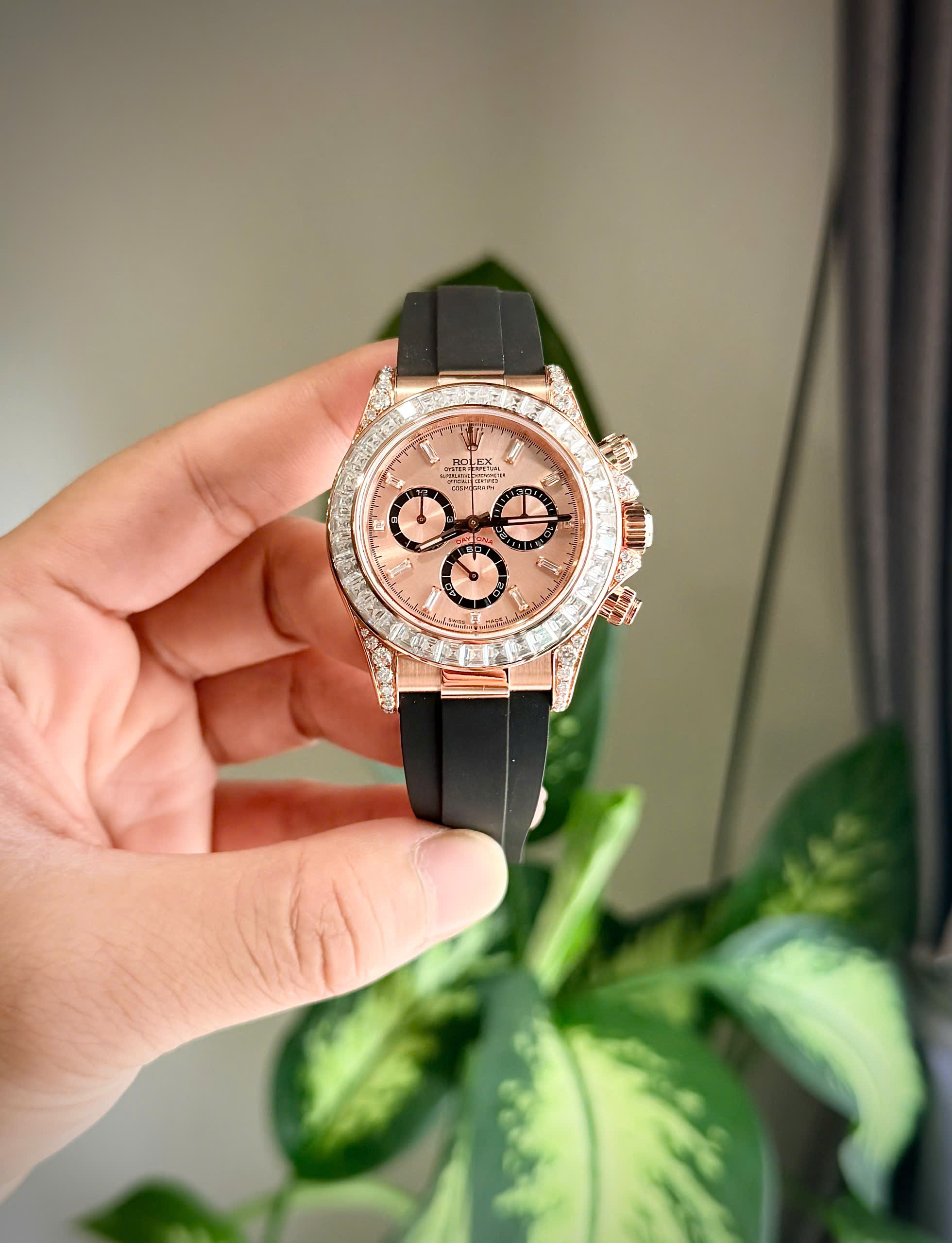 Rolex Daytona Good Imitation Watch Rose Gold Wrapped Bezel Diamond Moissanite Sundust Dial 40mm (6)