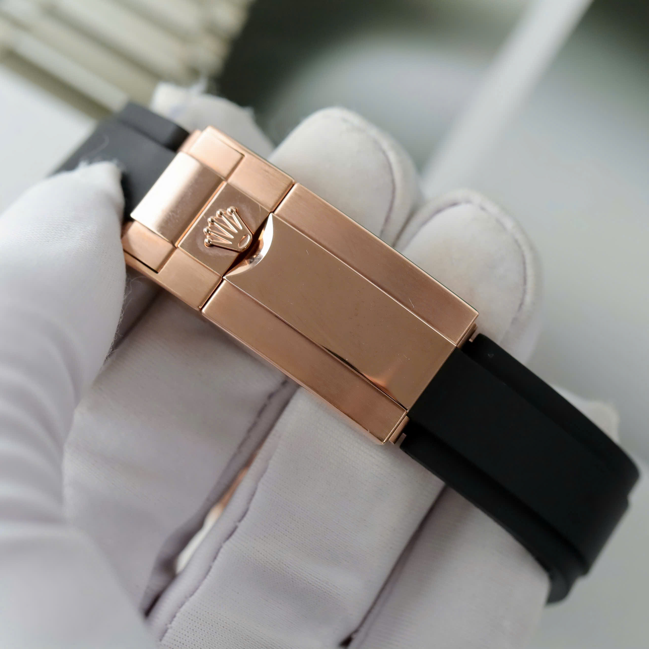 Rolex Daytona Imitation Watch 18K Gold Wrapped Case Diamond Moissanite Baguette On Bezel Meteorite Dial 40mm (1)