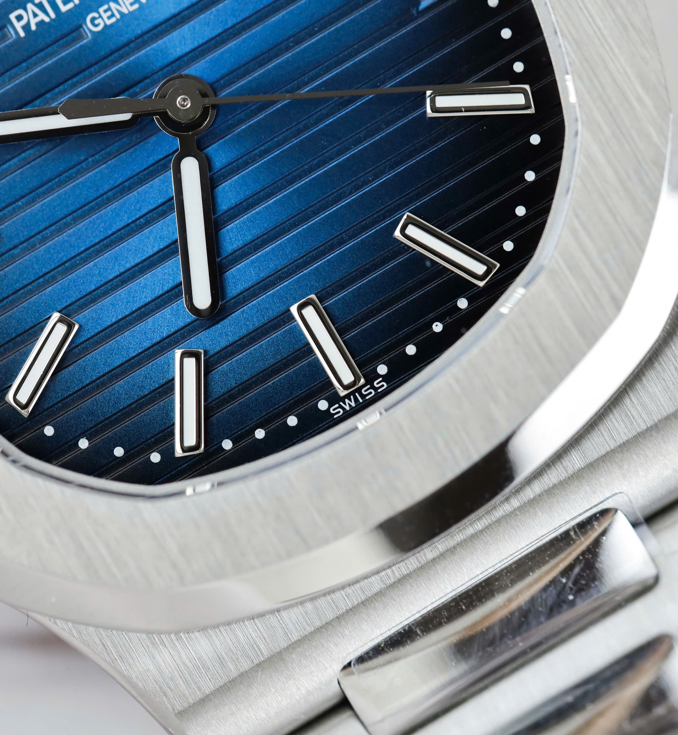 Patek Philippe Nautilus 5811 Best Quality Replica Watches Custom Blue Dial 3K Factory 41mm (5)