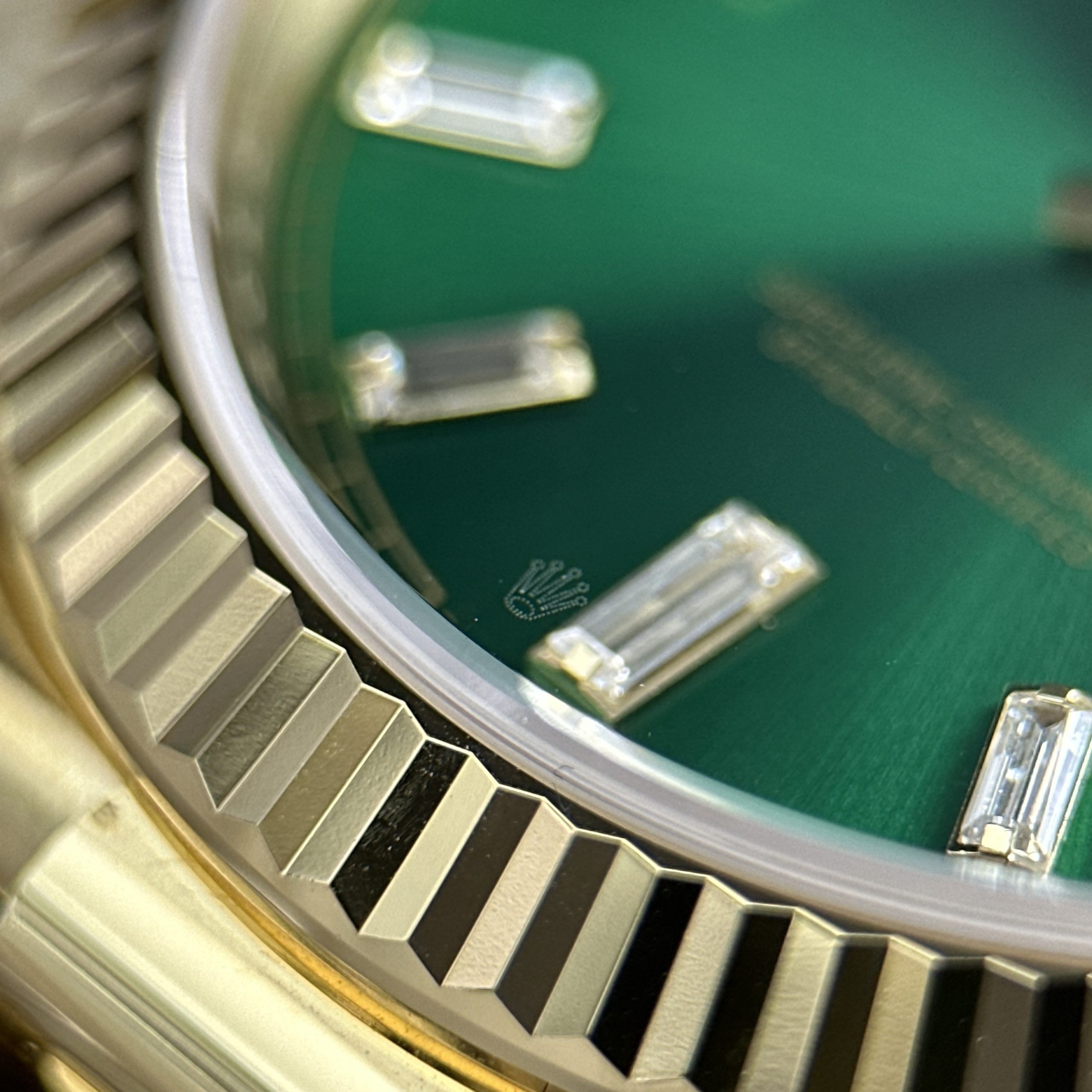 Rolex Day-Date M128238-0130 Imitaiton Watches Gold Plate Green Dial Baguette Dial Heavy Weight RC Factory 40mm (10)