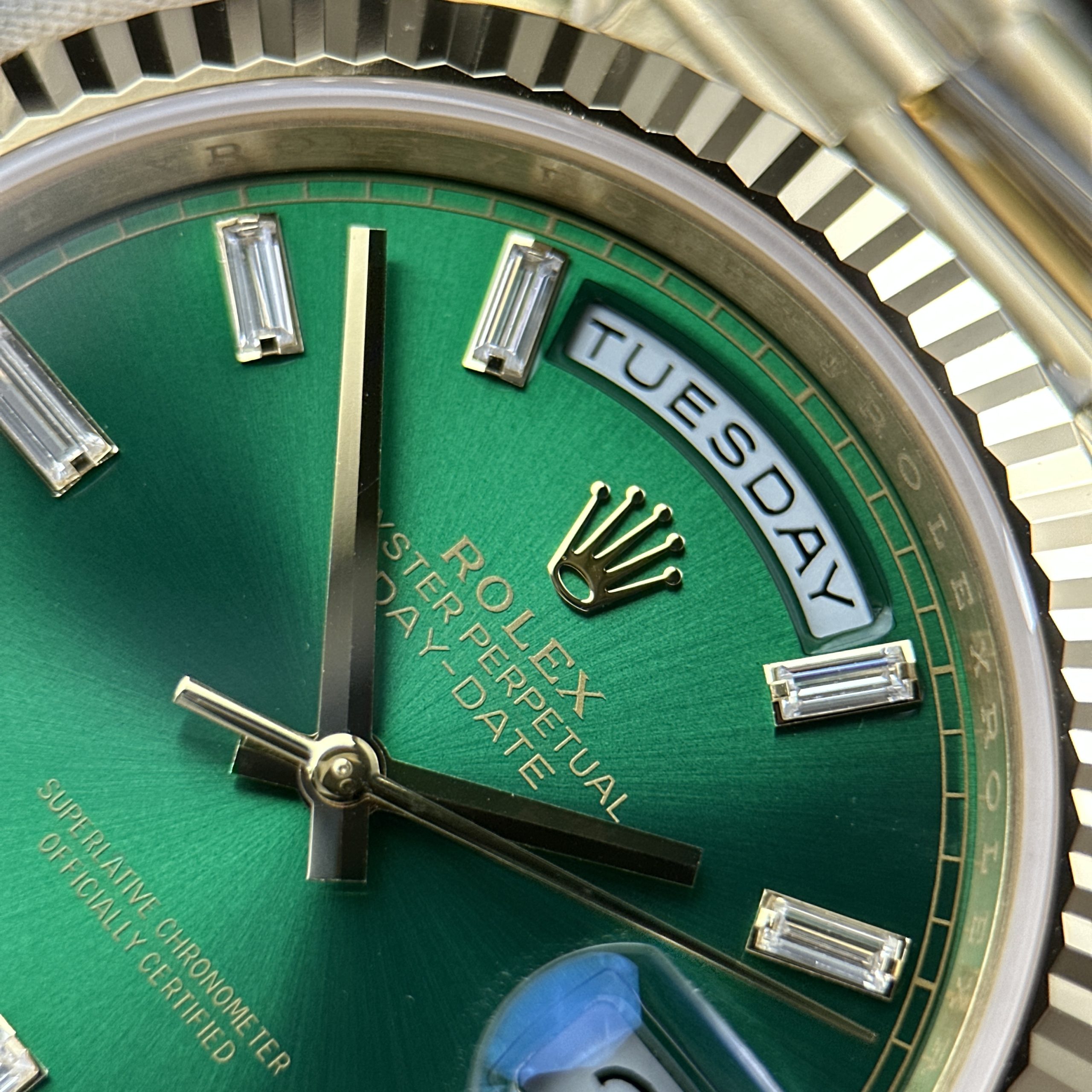 Rolex Day-Date M128238-0130 Imitaiton Watches Gold Plate Green Dial Baguette Dial Heavy Weight RC Factory 40mm (11)