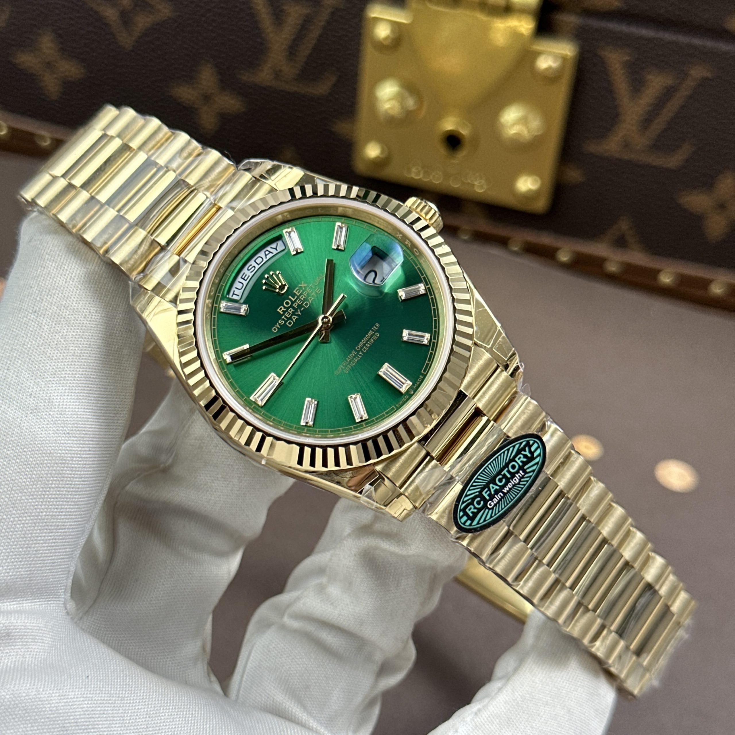 Rolex Day-Date M128238-0130 Imitaiton Watches Gold Plate Green Dial Baguette Dial Heavy Weight RC Factory 40mm (16)
