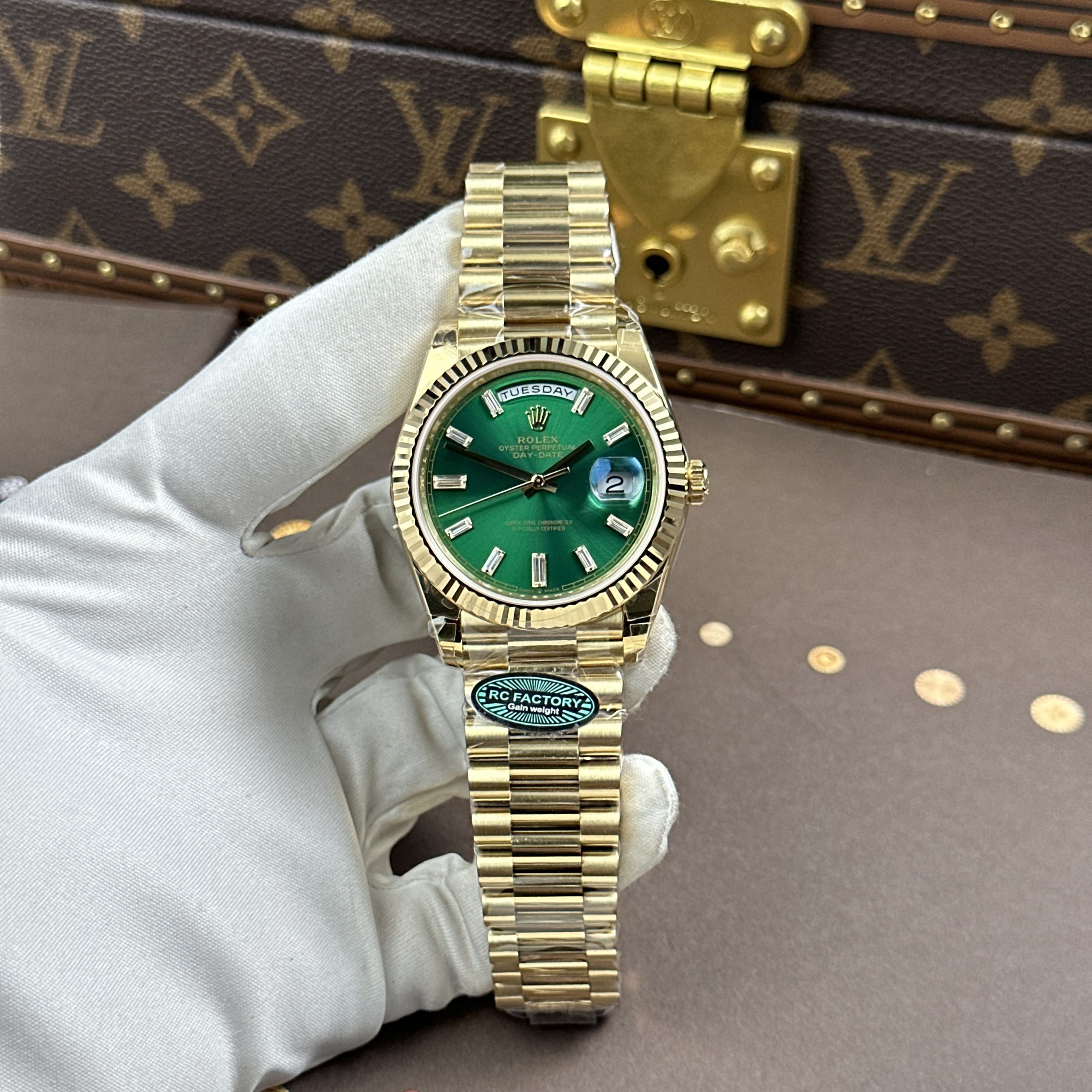 Rolex Day-Date M128238-0130 Imitaiton Watches Gold Plate Green Dial Baguette Dial Heavy Weight RC Factory 40mm (18)