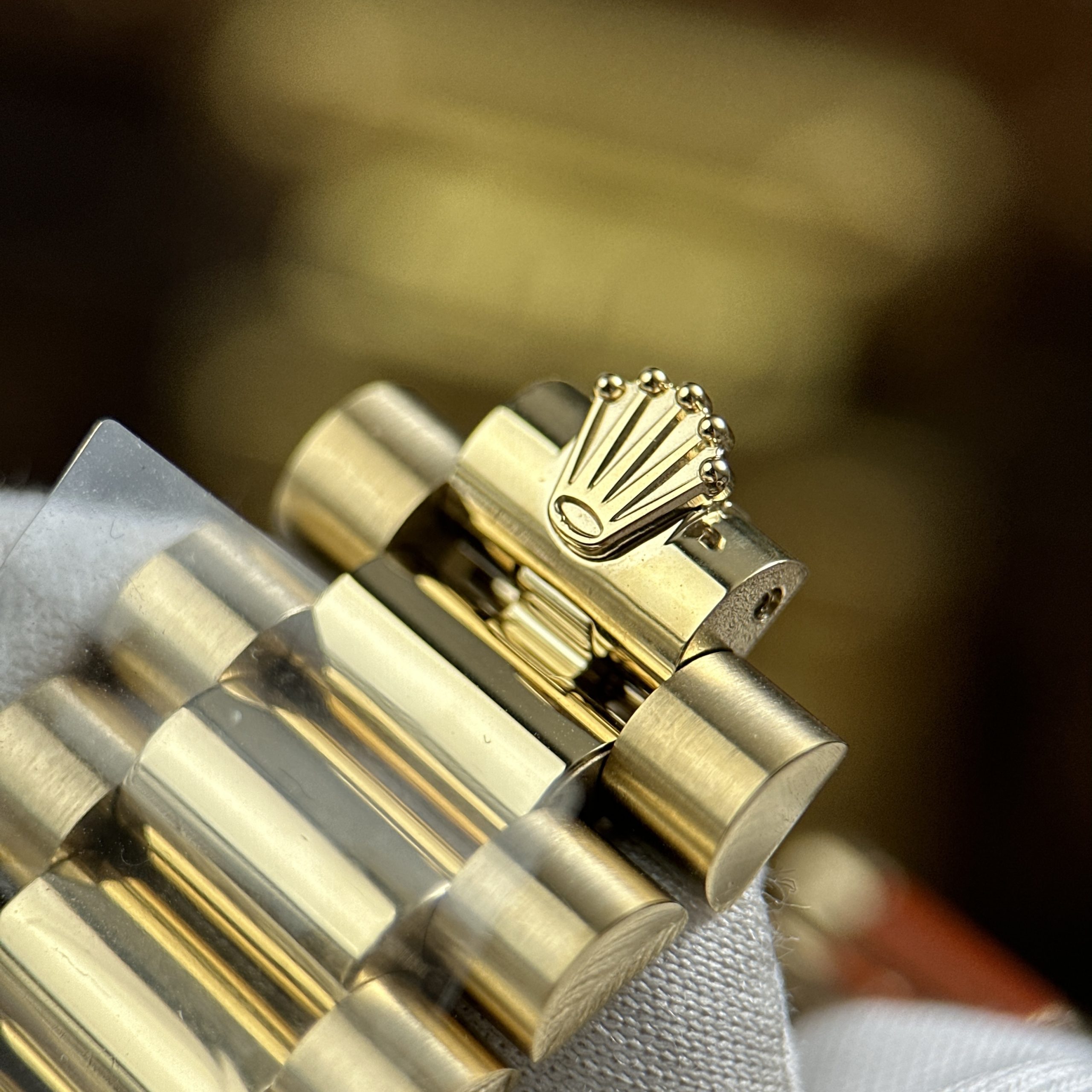 Rolex Day-Date M128238-0130 Imitaiton Watches Gold Plate Green Dial Baguette Dial Heavy Weight RC Factory 40mm (8)