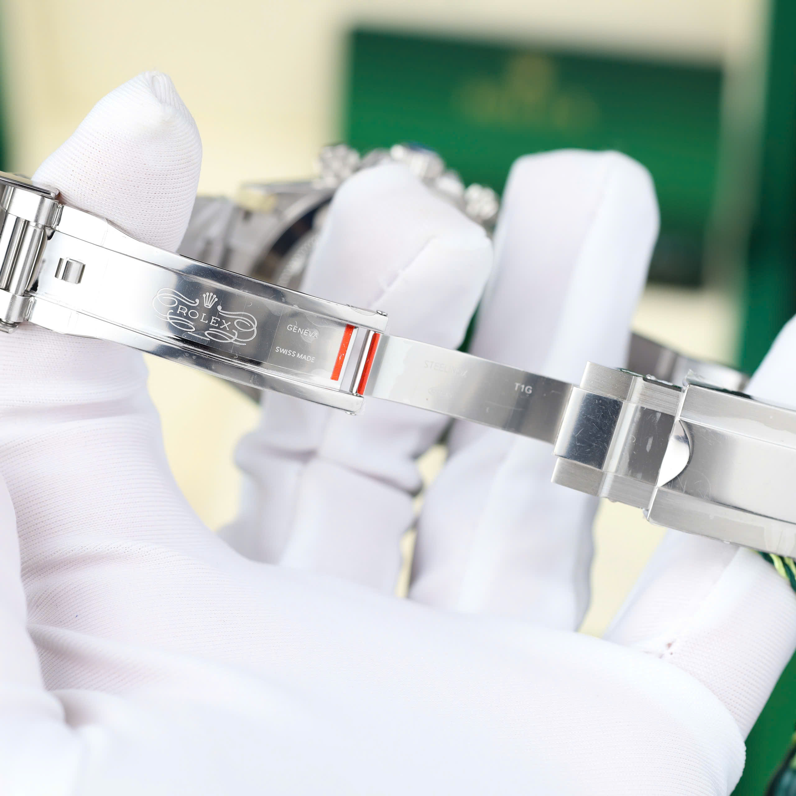 Rolex Daytona Rainbow Luxury Fake Watch Black Dial Rhinestone ETA 7750 Movement 40mm (3)